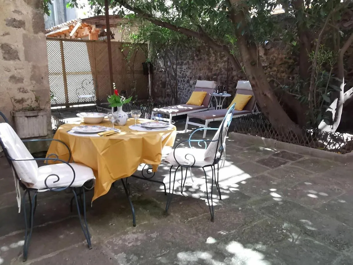 Cocon Au Coeur Du Puy-En-Velay Avec Cour Privee Et Wifi - Fr-1-582-325 Apartment Le Puy-en-Velay